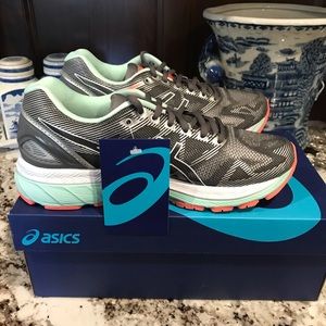 ASICS Nimbus 19